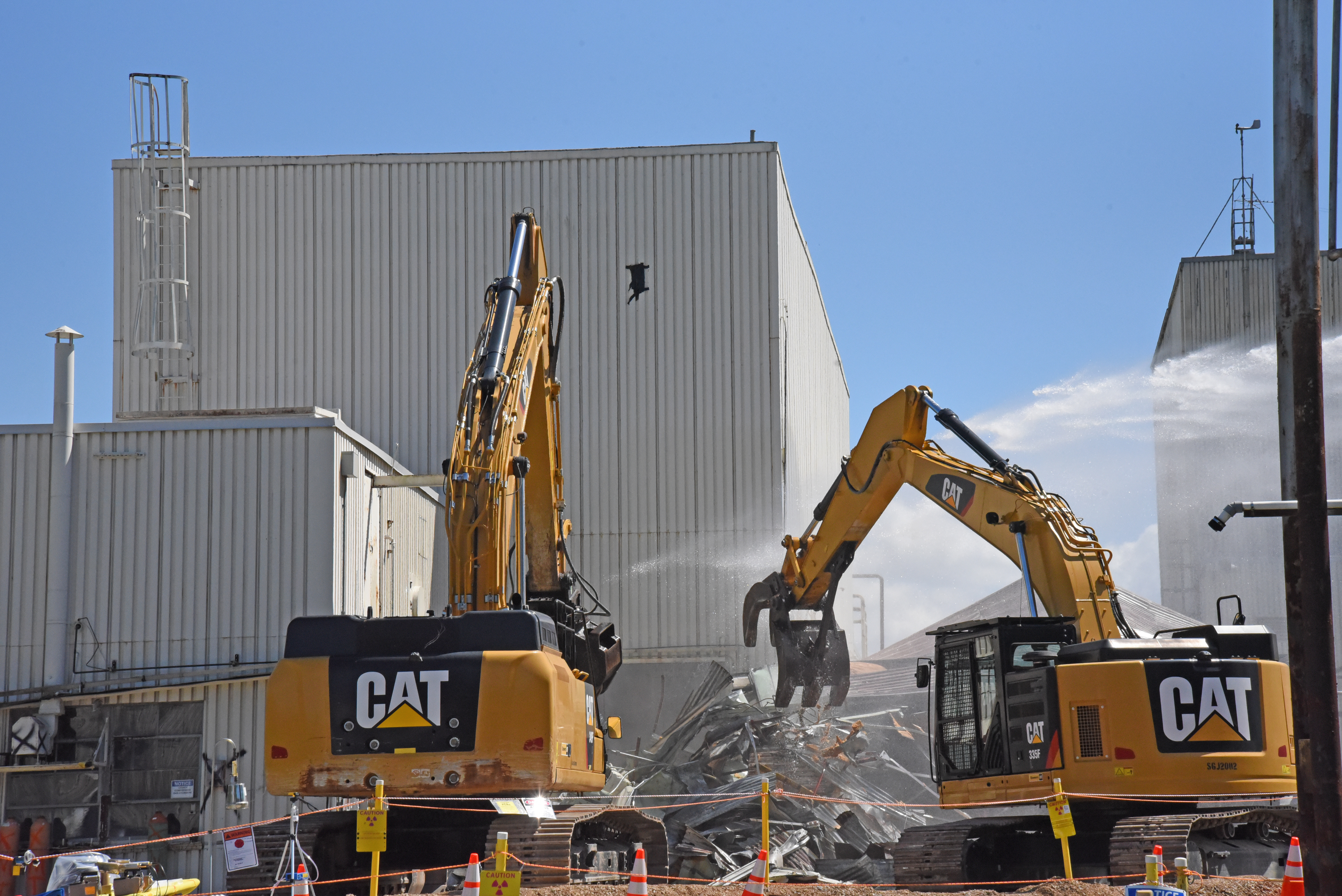 Demolishing former reactor building at ORNL