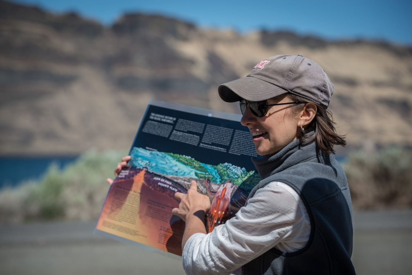 Frannie Smith, PNNL Researcher, trains teachers on STEM lessons.