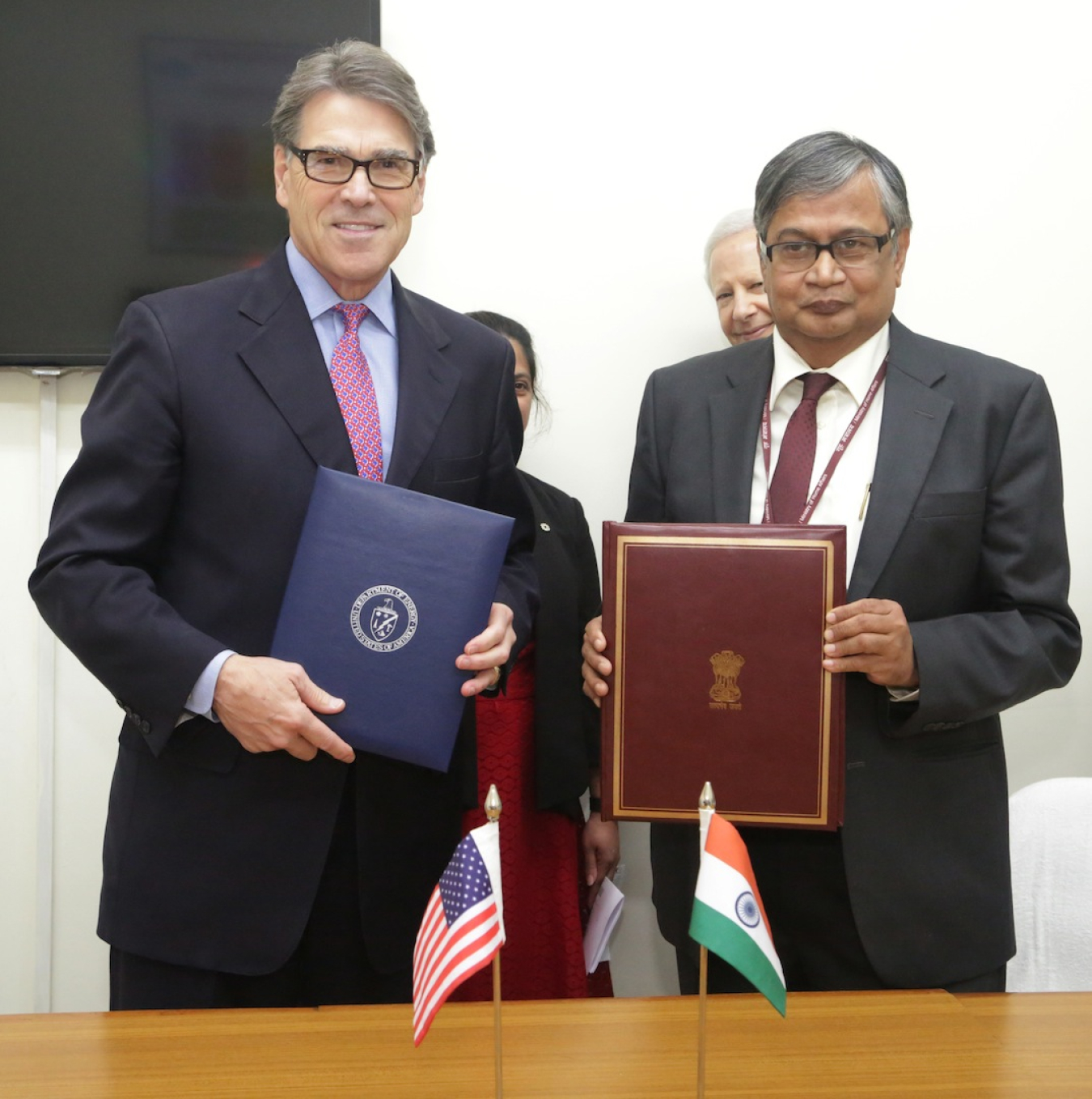 Secretary Perry signs neutrino research MOU with Indian Energy Minister 