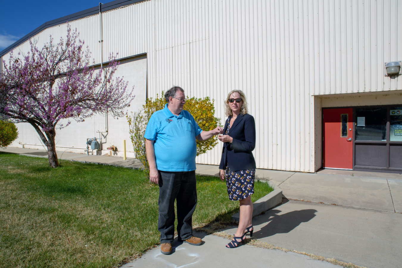 G. Earle Gardner, Area Facility Operations Specialist for U.S. Army Reserve contractor Versar, hands over keys to Building 7 in Grand Junction, Colorado, to Polly Robinson, Realty Specialist with the U.S. Department of Energy Office of Legacy Management.