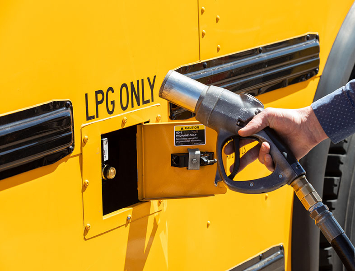 Person plugging in an LPG vehicle.