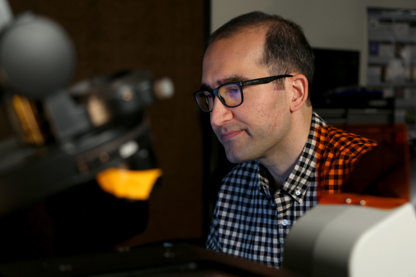 Moh El-Naggar studies “electric bacteria” in his laboratory at the University of Southern California Dornsife.