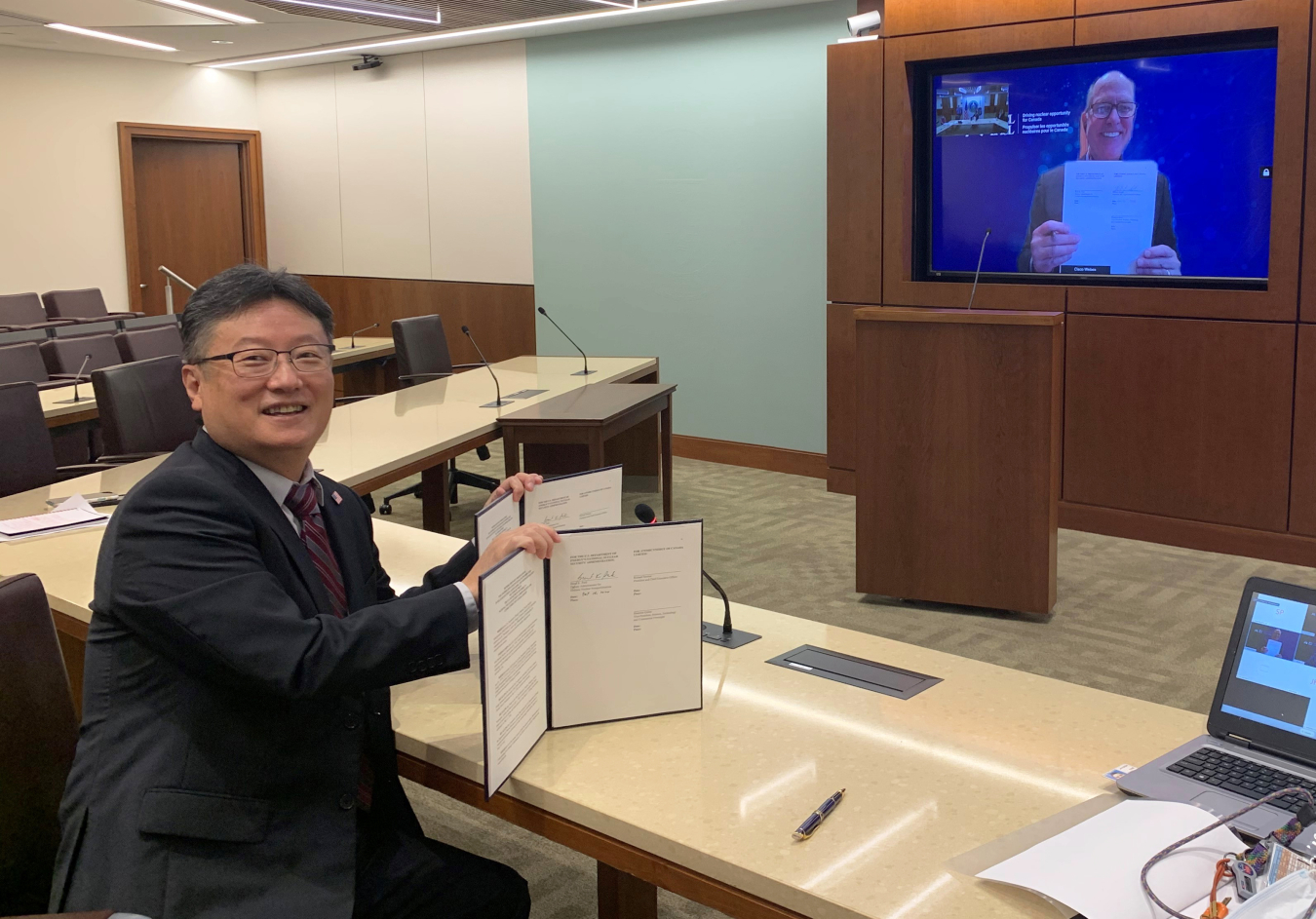 Dr. Brent Park, NNSA’s Deputy Administrator for Defense Nuclear Nonproliferation, and Richard Sexton, President and Chief Executive Officer of Atomic Energy of Canada Limited show the signed agreement.