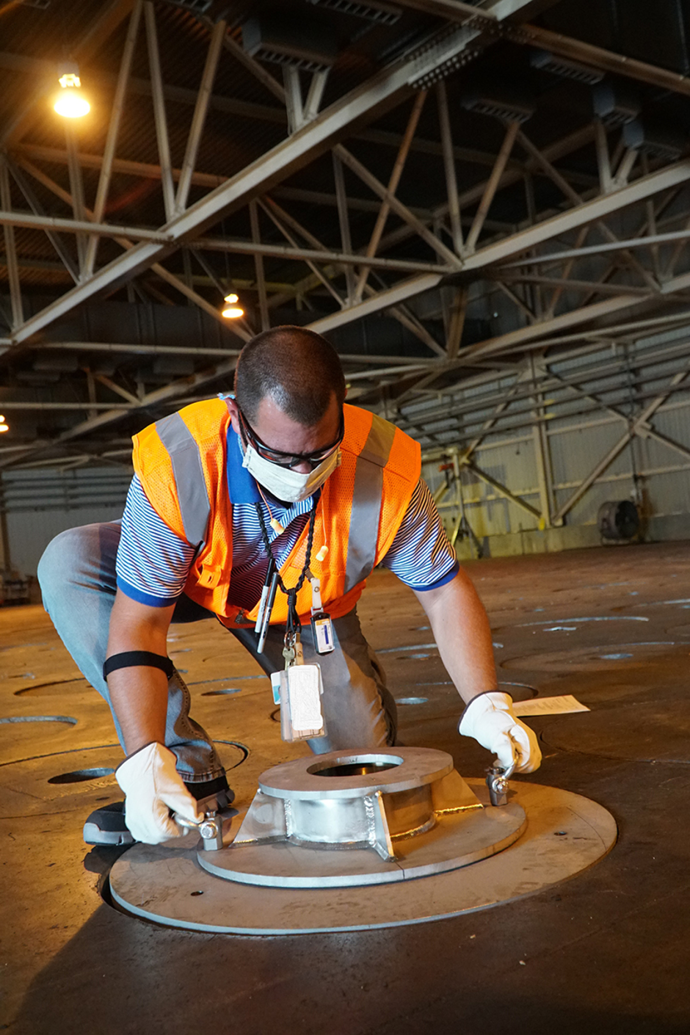 DWPF operator assembles a double-stack plug grapple adapter