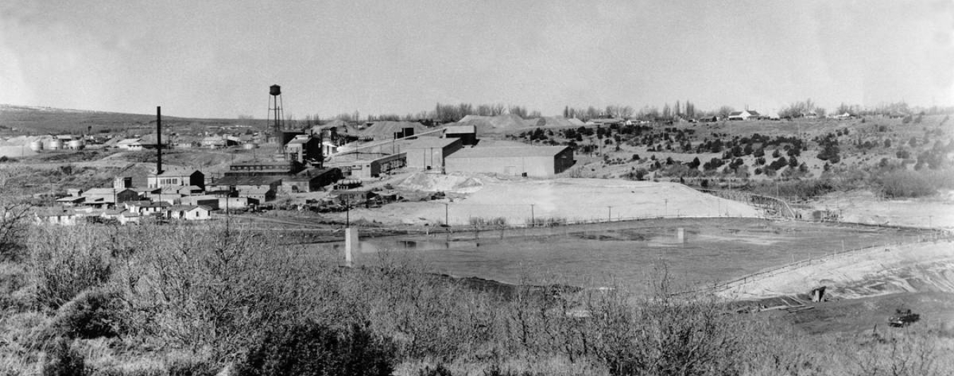 In 1942, the U.S. government, through the Defense Plant Corporation (DPC), provided funding for a mill to be constructed at an ore-buying station that had been built in 1940. 