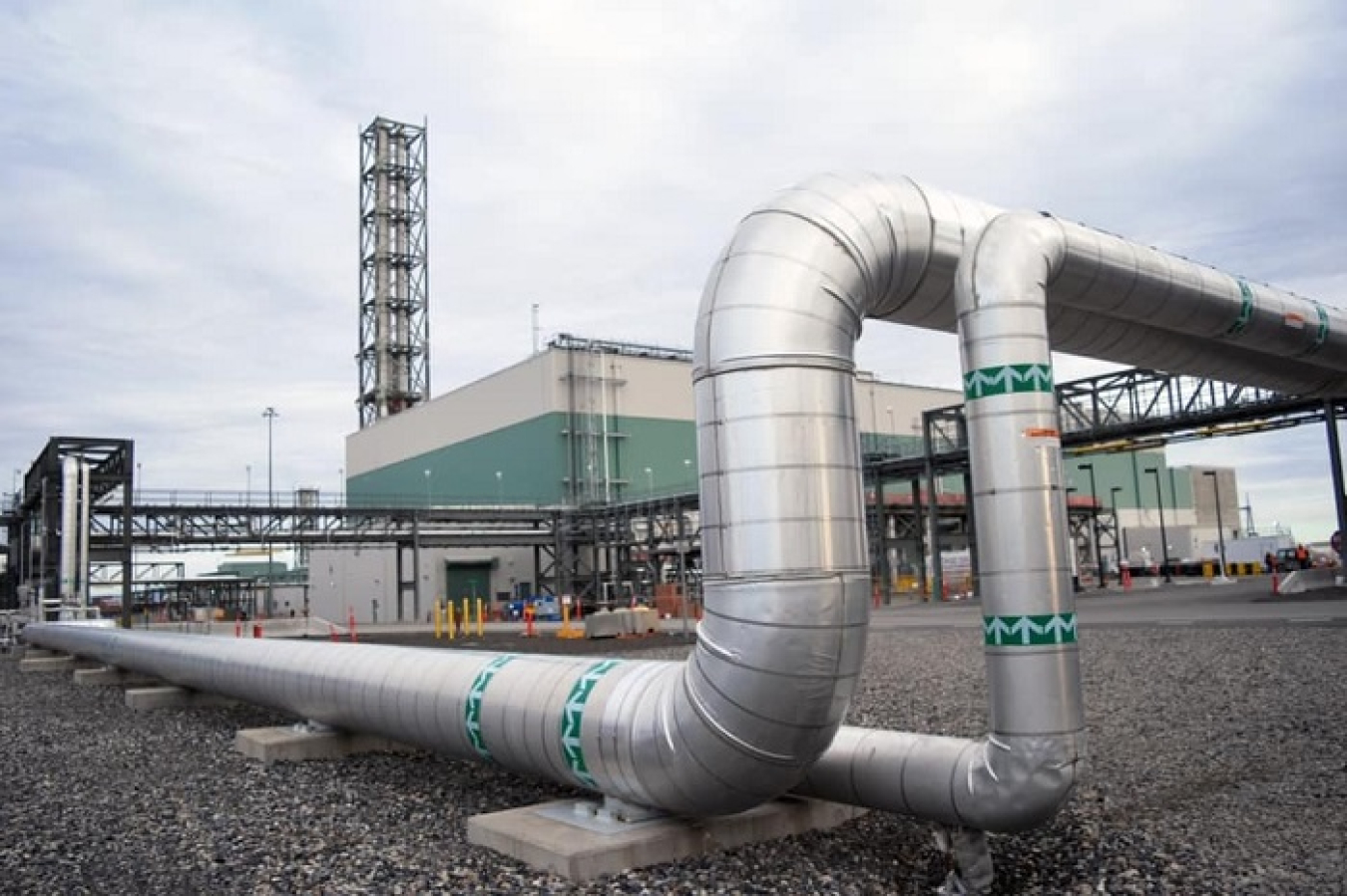 The high-pressure steam system at the Hanford Site’s Low-Activity Waste Facility was recently activated. During full operations, these aboveground pipe racks will deliver steam 24/7 to the facility where tank waste will be immobilized in glass.