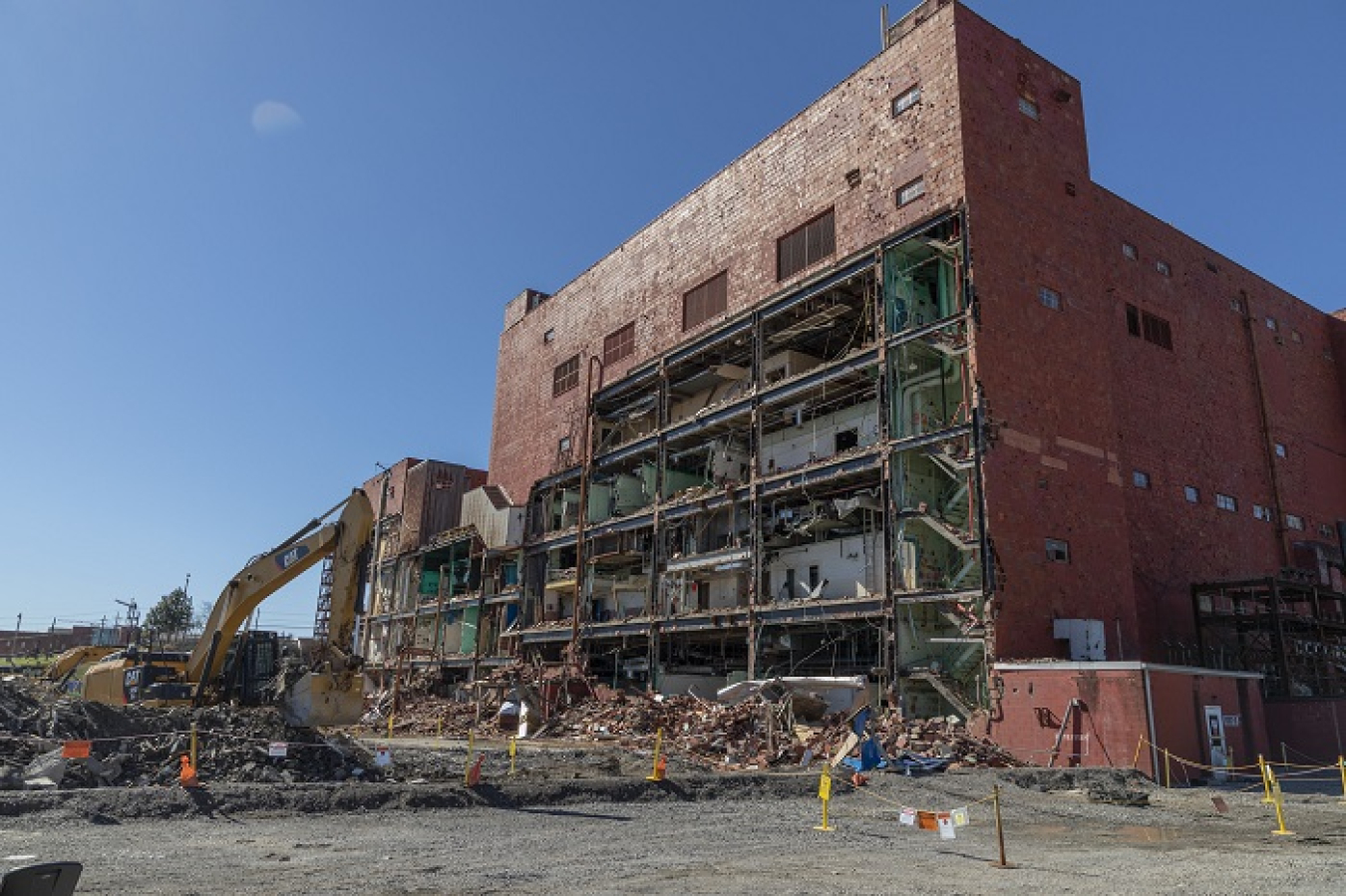 A view of demolition beginning on the six-story, 255,000-square-foot Building 9207, the final building in the former Biology Complex at Oak Ridge. This project, which eliminates a high-risk excess contaminated facility, is scheduled to be complete by this summer.