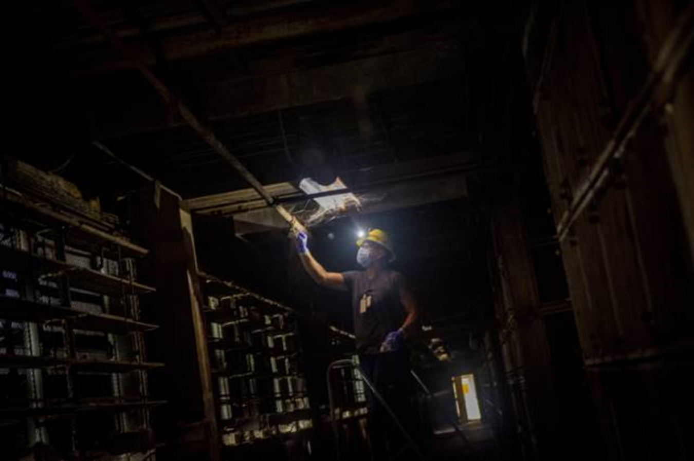 Paducah site worker performs surveillance and maintenance activities to keep the system operating safely.