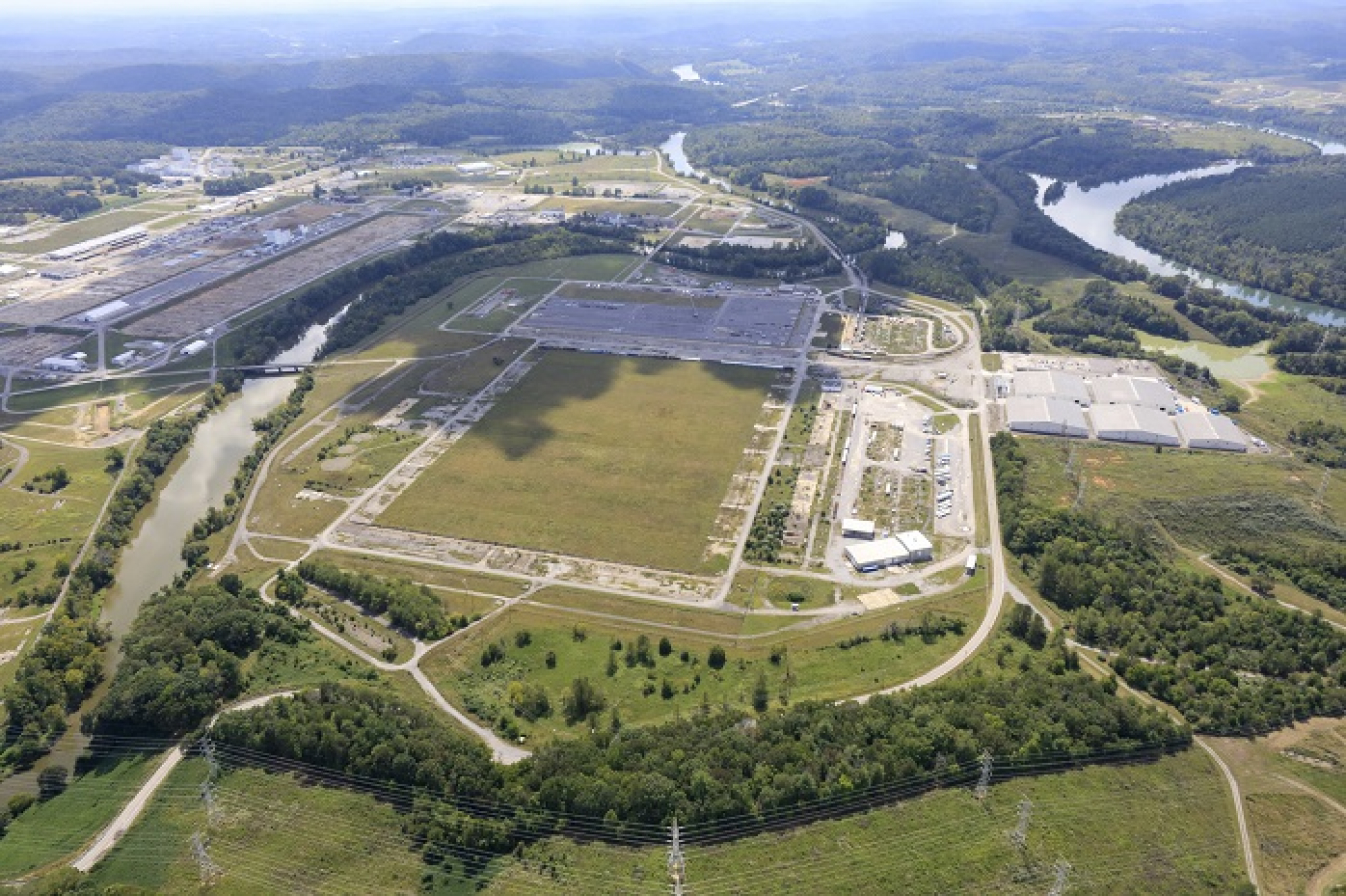 A view of the former K-31 and K-33 building area at Oak Ridge after EM completed demolition. The Tennessee Valley Authority and Kairos Power announced plans to collaborate on deploying a low-power demonstration reactor on this 185-acre parcel of land at the East Tennessee Technology Park. Kairos Power’s initial $100 million investment is expected to create 55 jobs.