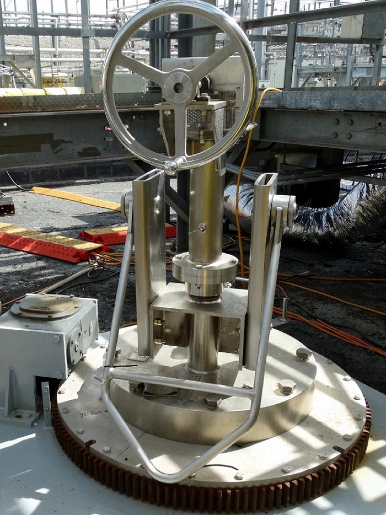 A low-volume mixing jet is installed into a Tank 9 riser to facilitate salt dissolution at the Savannah River Site.