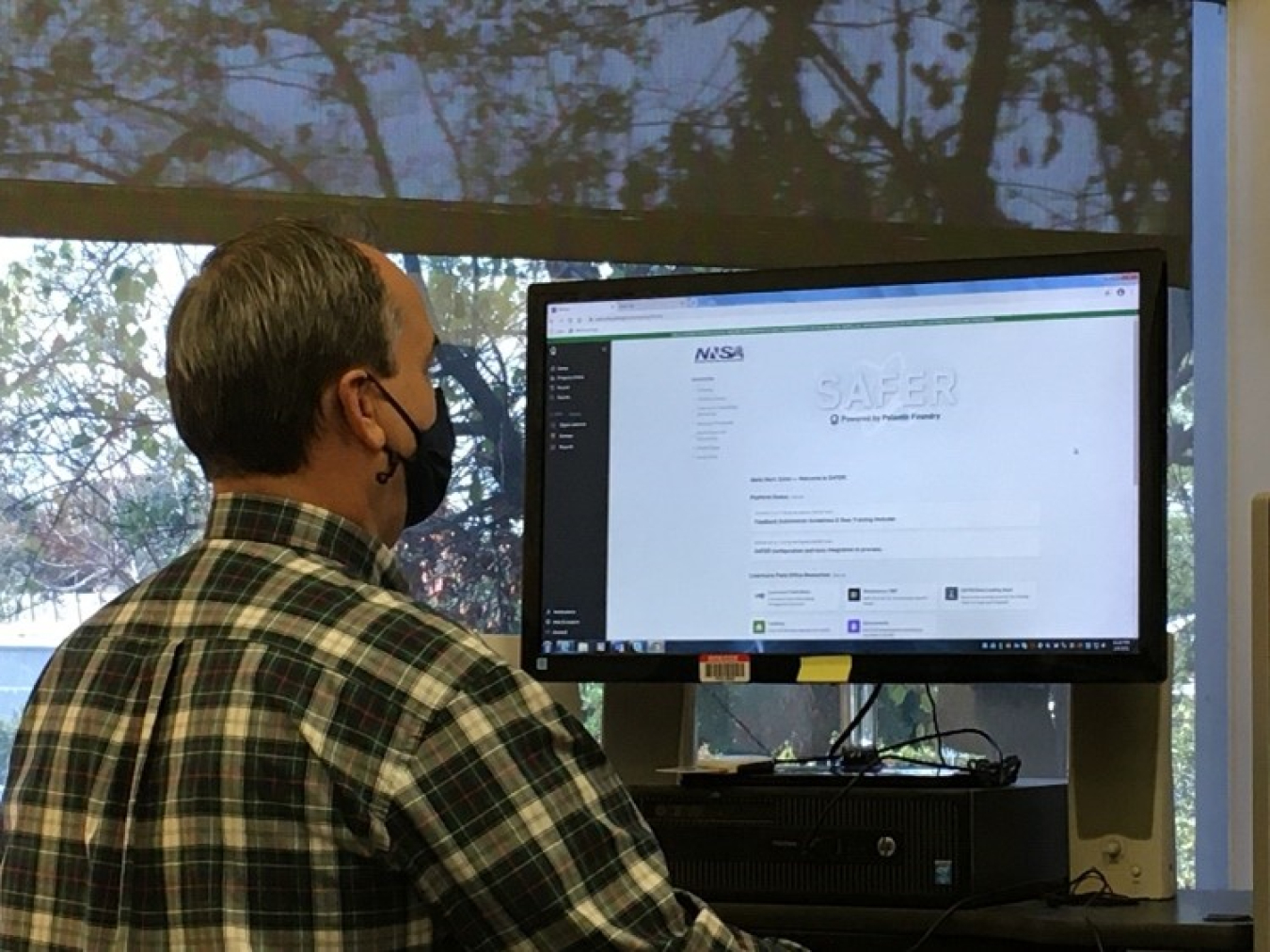 Mark Zulim, Livermore Field Office’s (LFO) Maintenance Program Manager, navigates the SAFER portal’s home page.