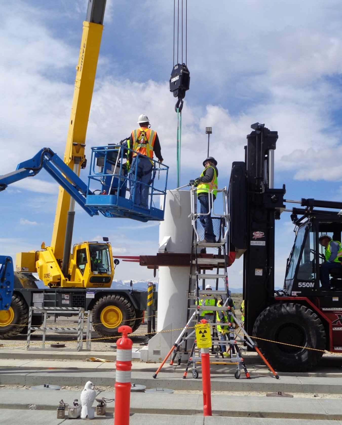 A new safety program launched by EM contractor Fluor Idaho benefits all Idaho Cleanup Project employees, including those who transfer spent nuclear fuel from wet to dry storage, as shown here.