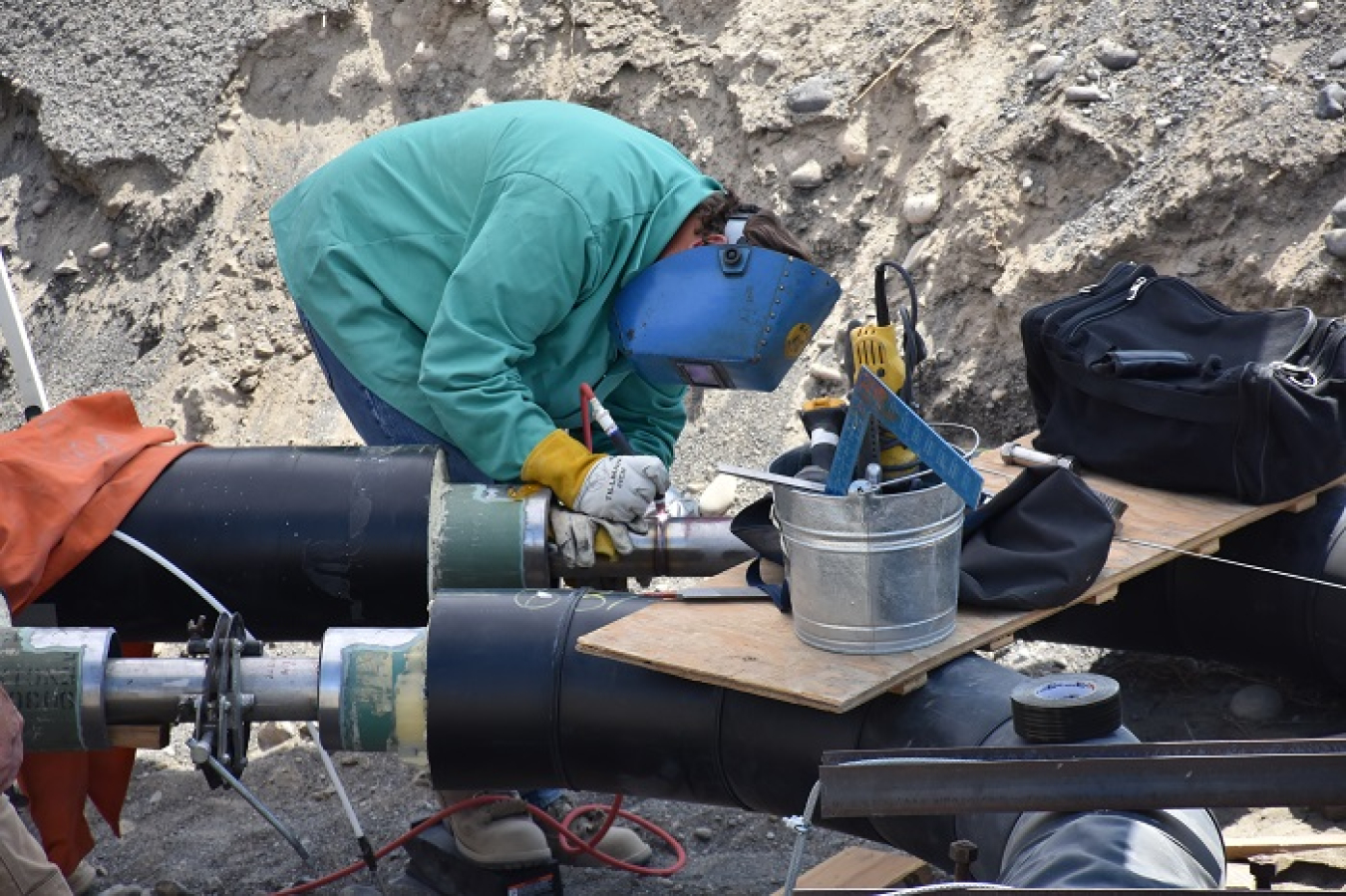 With the final sections of double-walled pipe in place, a Hanford Site tank farm is now connected to the Waste Treatment and Immobilization Plant (WTP). EM tank operations contractor Washington River Protection Solutions has finished construction of the pipeline that will carry treated waste from a tank to WTP for vitrification.