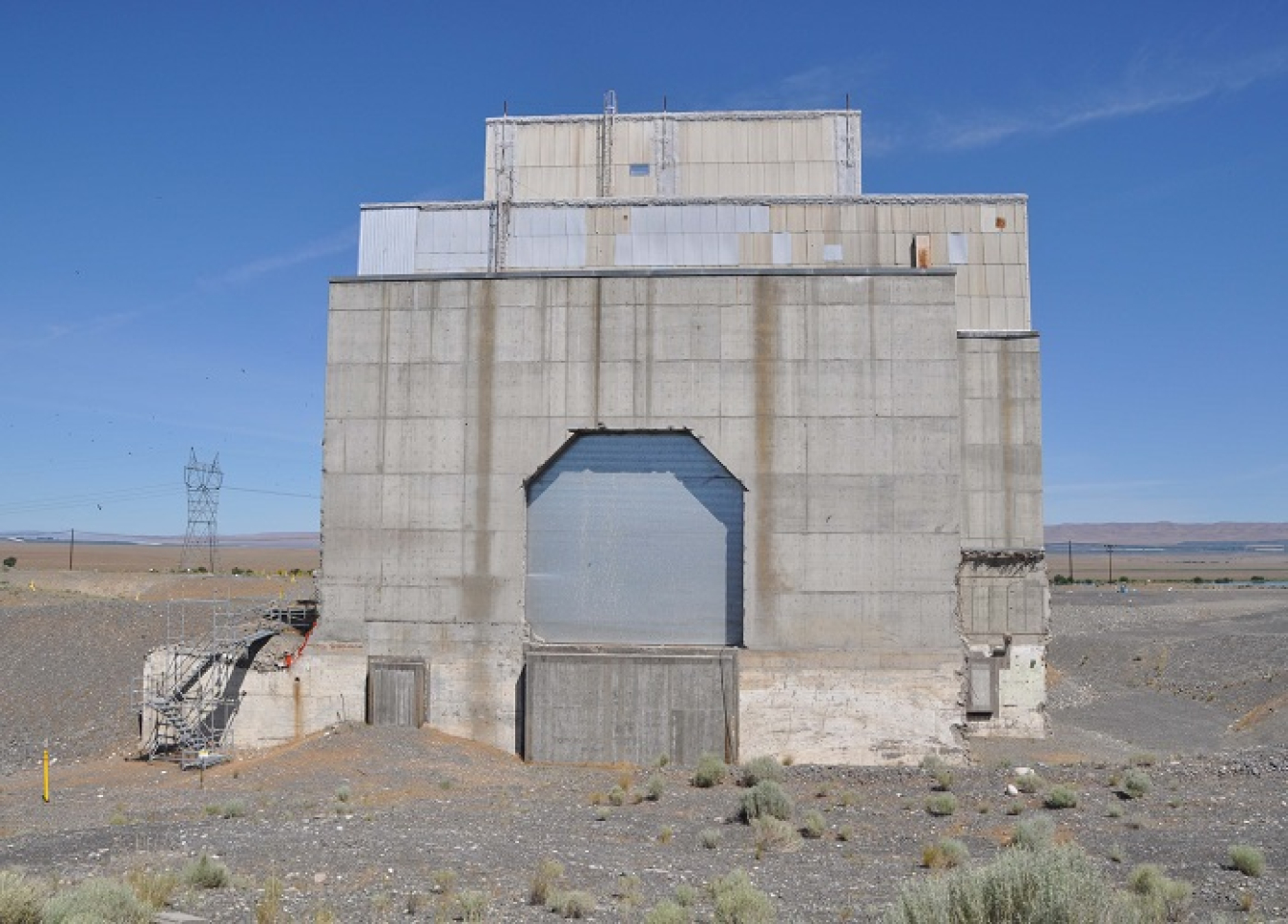 EM Richland Operations Office contractor Central Plateau Cleanup Company recently awarded two subcontracts to DGR Grant Construction Inc., of Richland, Washington to build and install an enclosure over the former K East Reactor building on the Hanford Site.