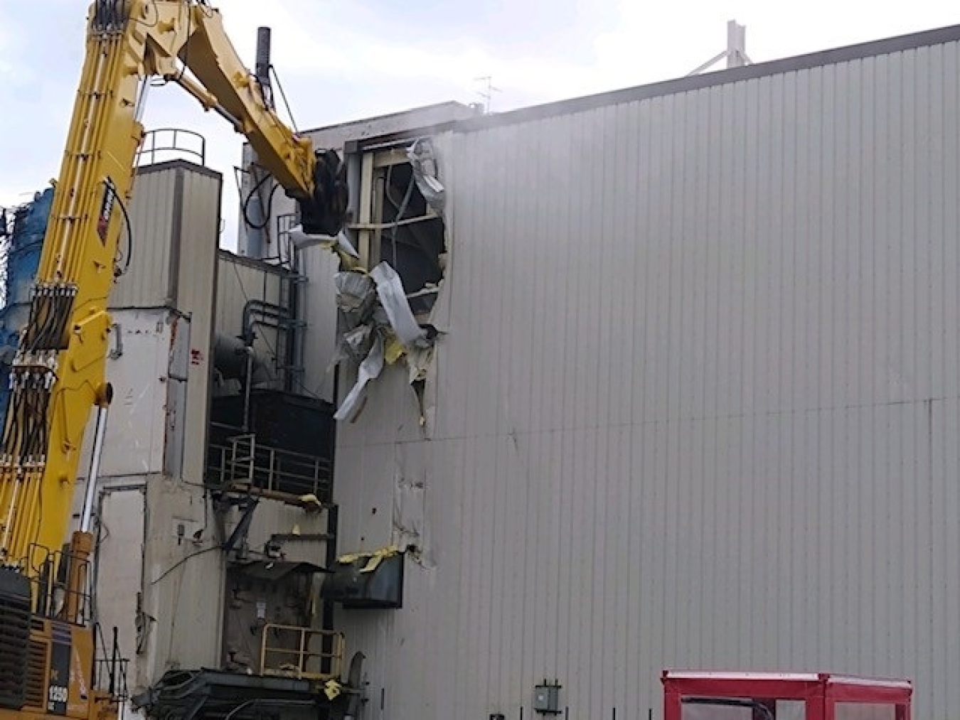 A view of the start of demolition of the Load-In Facility, the last of seven buildings that supported operations at the former Main Plant Process Building at the West Valley Demonstration Project.