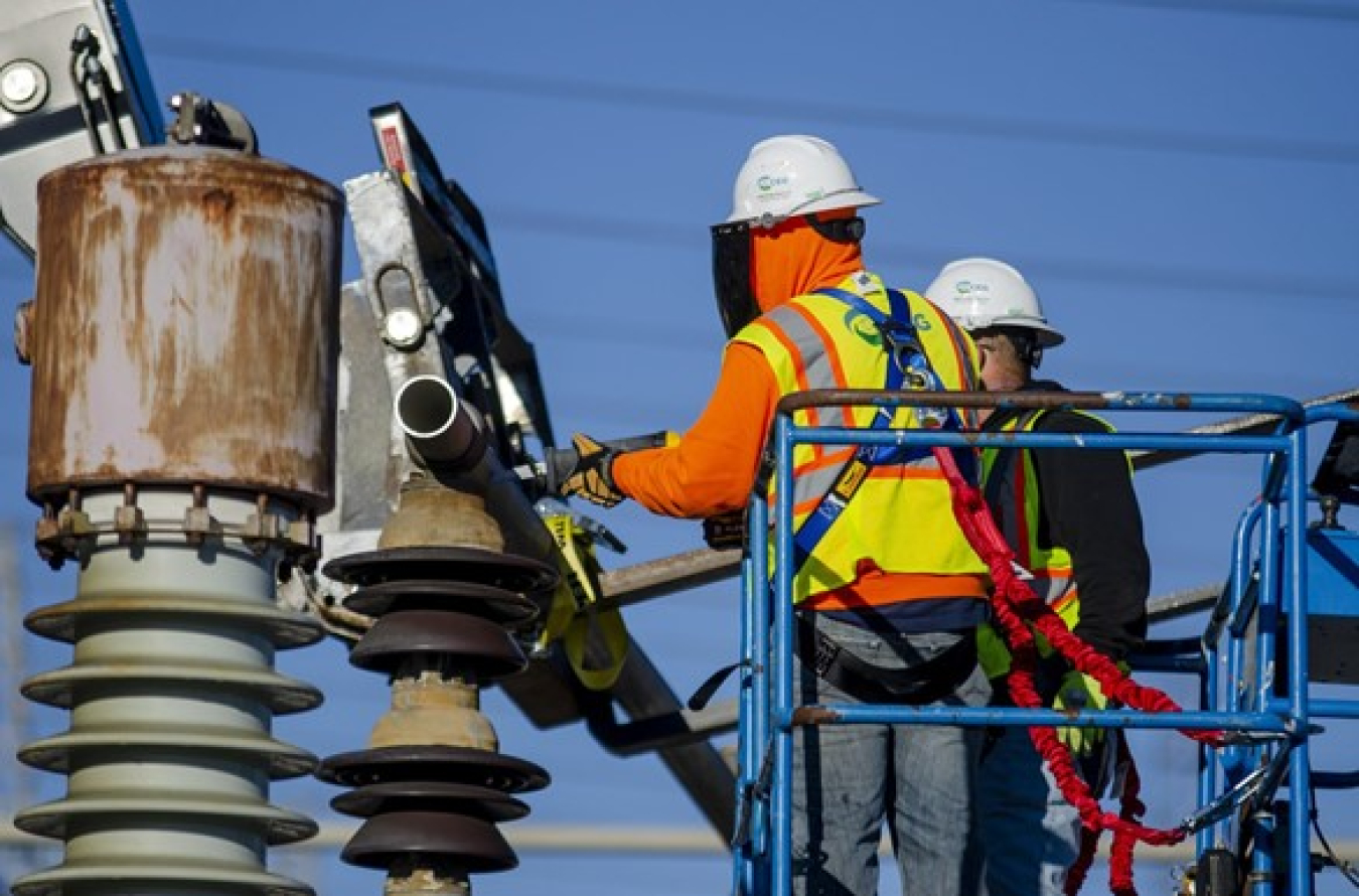 Four Rivers Nuclear Partnership workers dismantle part of the C-537 Switchyard. Last year, EM deactivated the last of the four switchyards that previously provided electrical power to the site.