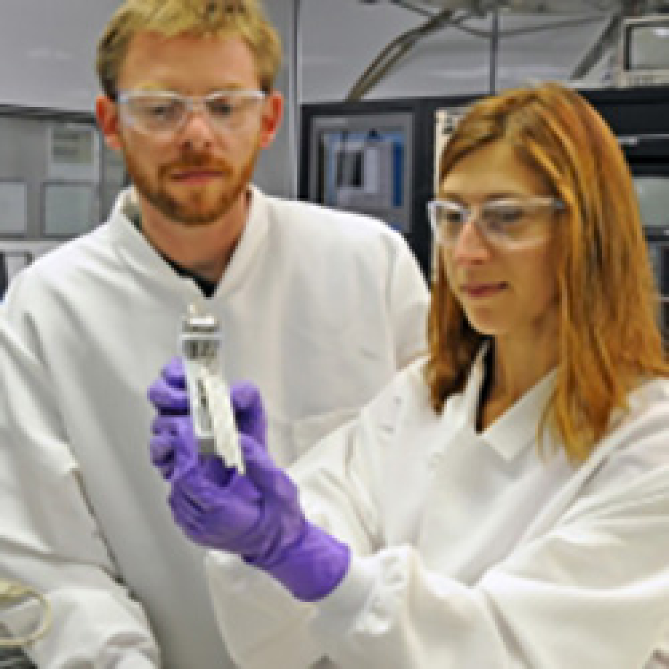 A man and a woman in a laboratory. 