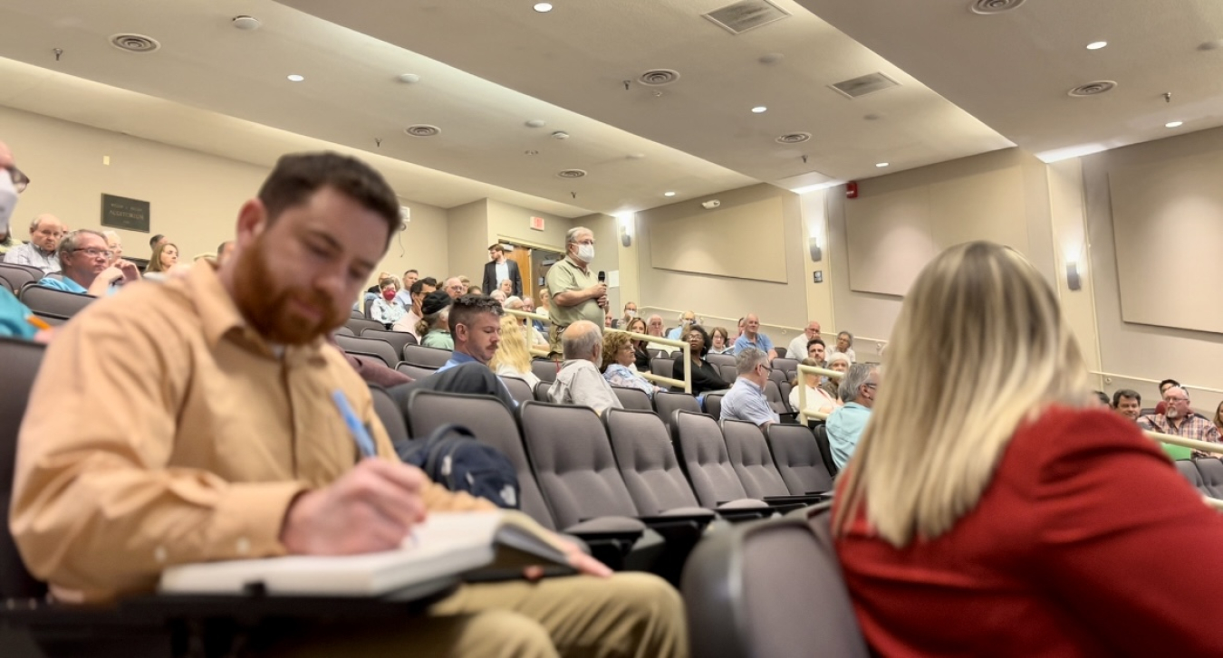 Local government officials, community and business leaders, advocacy groups and citizens were among those attending the Oak Ridge Office of Environmental Management’s May 17 public meeting on a proposed onsite disposal facility to allow for adequate waste disposal capacity to complete environmental cleanup at the Y-12 National Security Complex and Oak Ridge National Laboratory. 