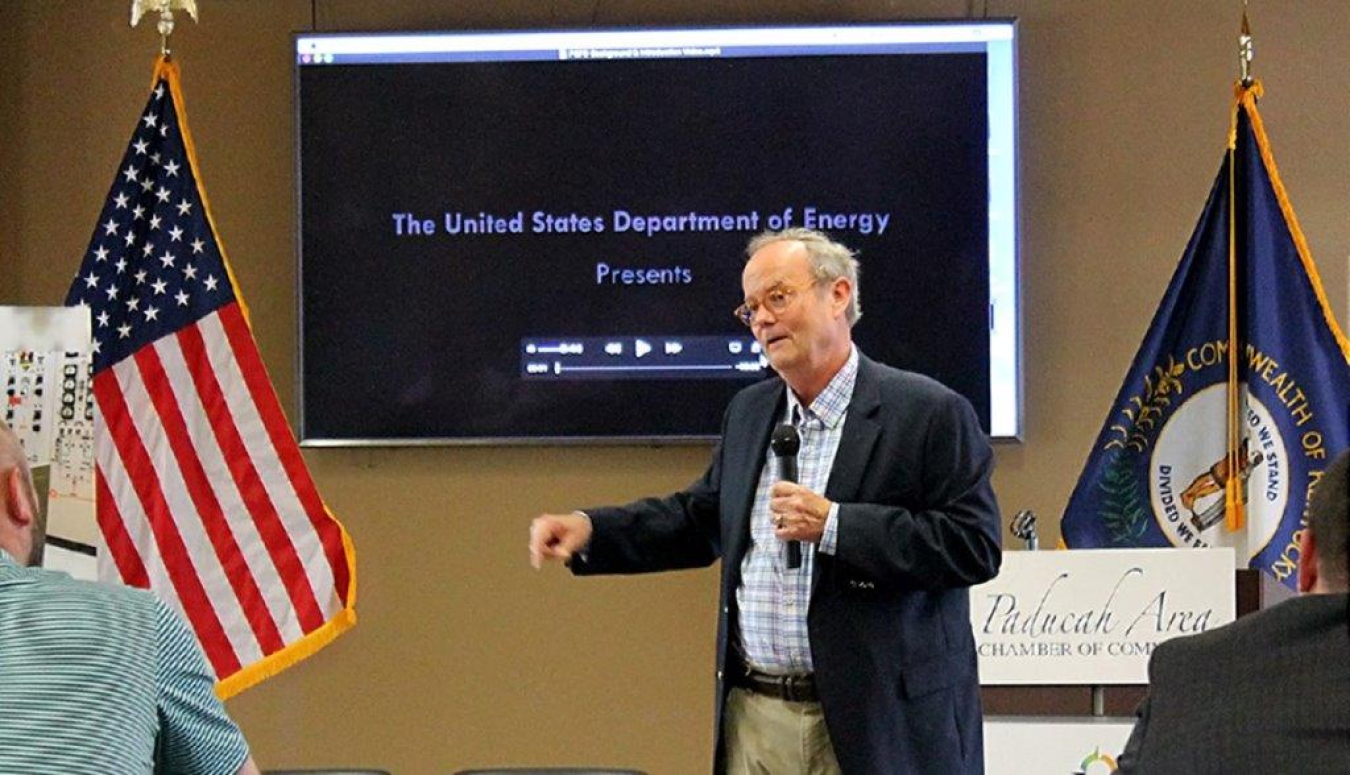 Robert “Buz” Smith with EM’s Portsmouth/Paducah Project Office speaks to members of the Paducah Area Chamber of Commerce’s Leadership Paducah Class #35. Smith detailed the unique history of the former Paducah Gaseous Diffusion Plant. 