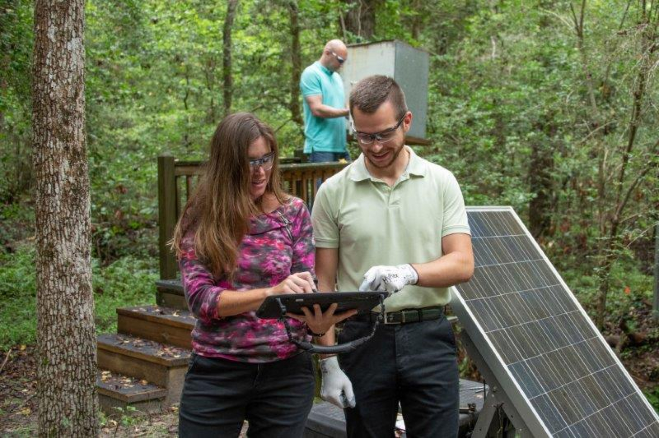 A newly formed American Nuclear Society committee, under the leadership of Savannah River Nuclear Solution's (SRNS) Teresa Eddy, is using the Savannah River Site’s (SRS) Environmental Monitoring Program (EMP) as a model to develop a standard for environmental radiological monitoring at nuclear facilities. Eddy, manager of the SRS Environmental Bioassay Laboratory and EMP, is shown working in the field with Jesse Baxley (right), SRNS environmental monitoring lead, and Eric Doman, SRNS EMP Manager