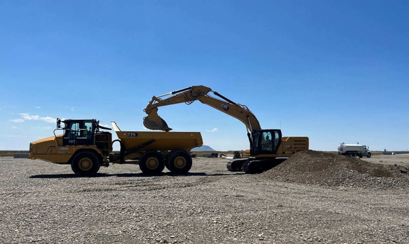 Decontamination and demolition crews practice using heavy equipment at DOE’s Idaho National Laboratory Site before beginning actual demolition work.