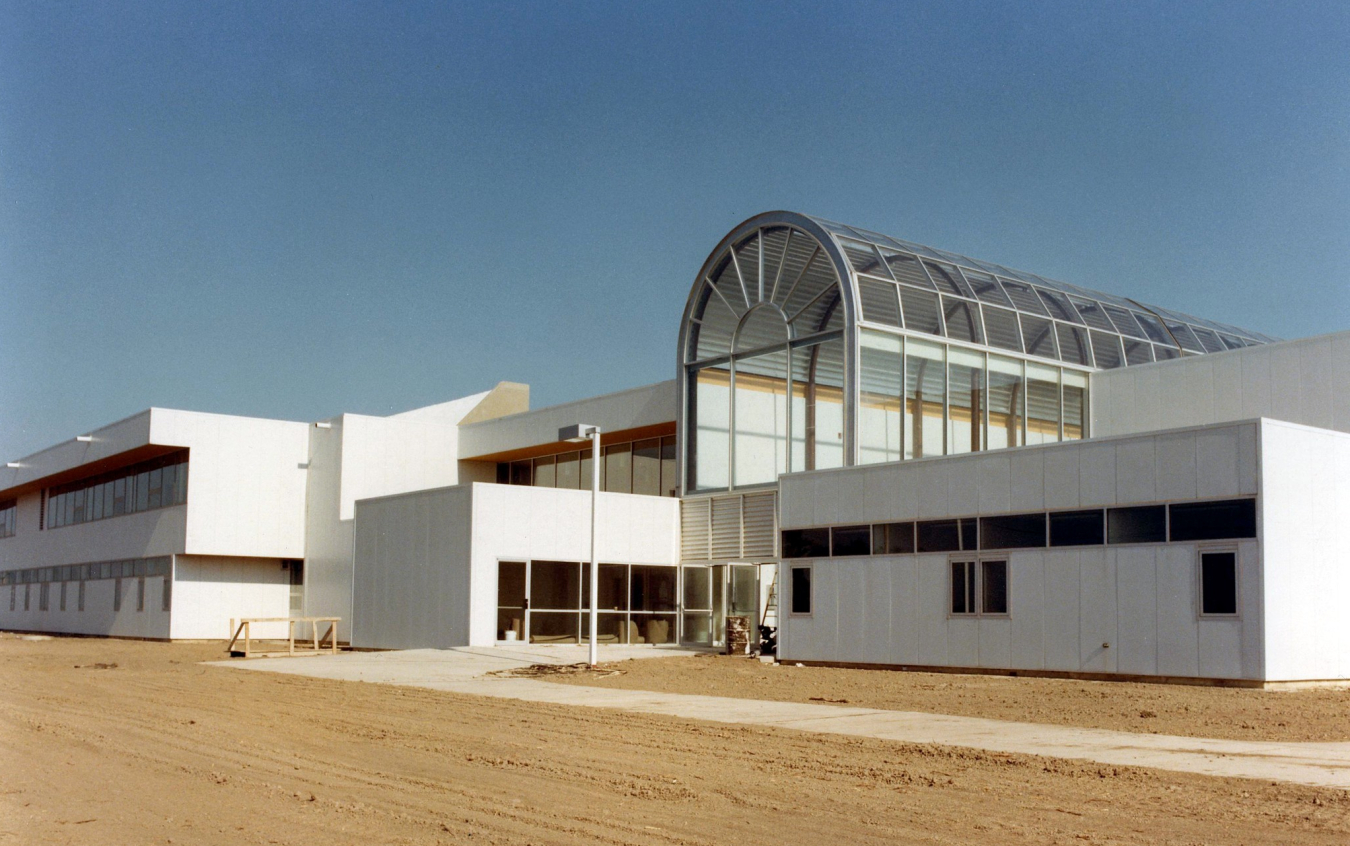 Mississippi County Community College has passive solar architecture and an active solar energy system.