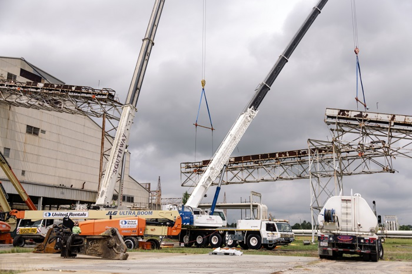 EM workers dismantle the conveyors of a coal handling system in the Savannah River Site's D Area.