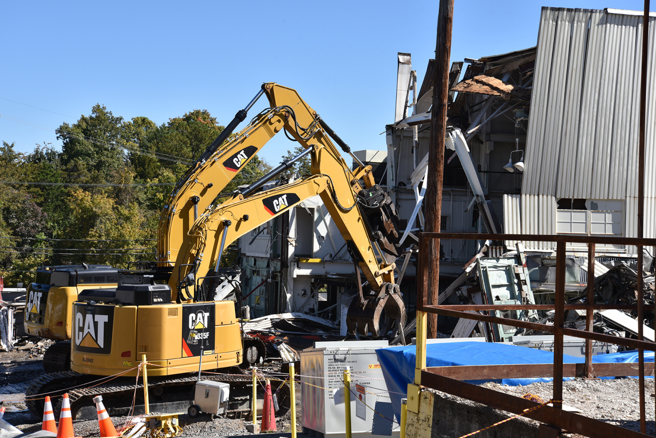 EM crews demolished the Bulk Shielding Reactor this fall in Oak Ridge National Laboratory’s central campus. The teardown provided a major landscape change at the site, and is the first of many projects that will eliminate risks and remove radiologically contaminated buildings there.