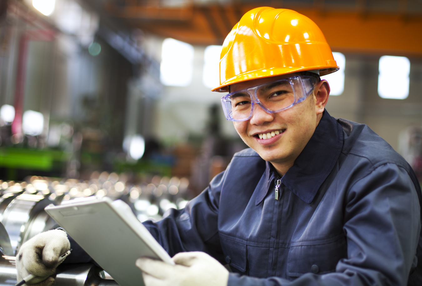 Hispanic clean energy worker