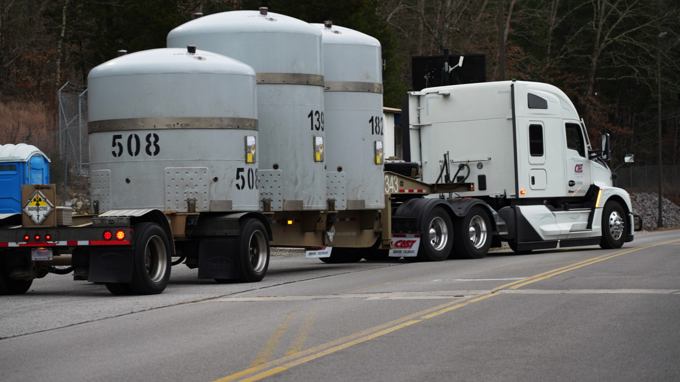 Nearly 80,000 pounds of legacy transuranic waste leave Oak Ridge for EM’s Waste Isolation Pilot Plant in New Mexico. Once the shipment was ready, representatives from Tennessee’s highway patrol and emergency management agency inspected the trailer carrying the shipment and approved its release.