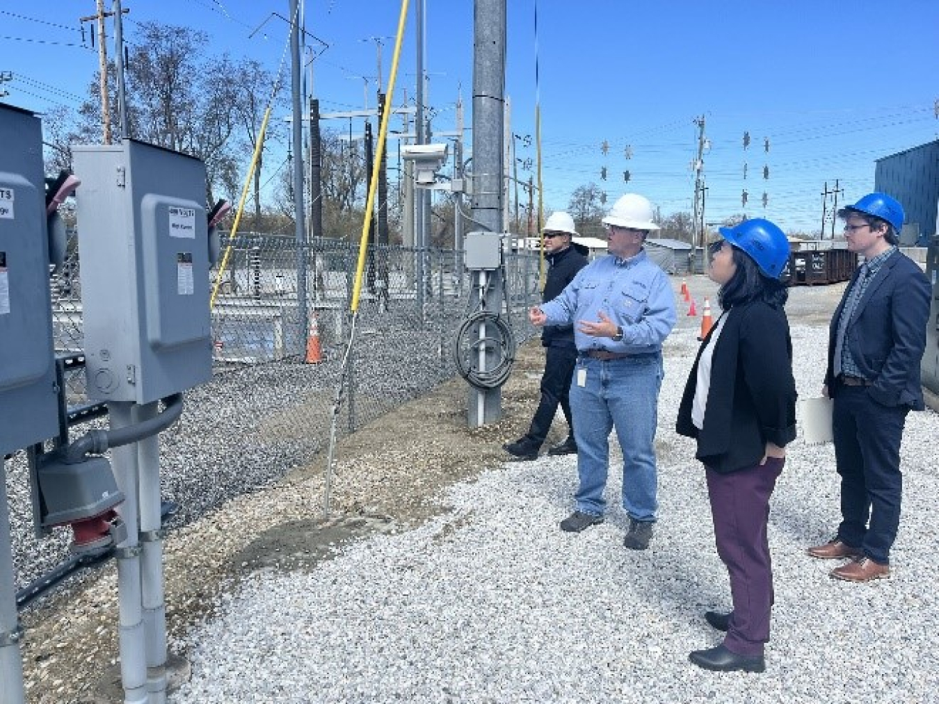 Site visit to the Electric Power Research Institute's Transmission and Distribution Research Laboratory.