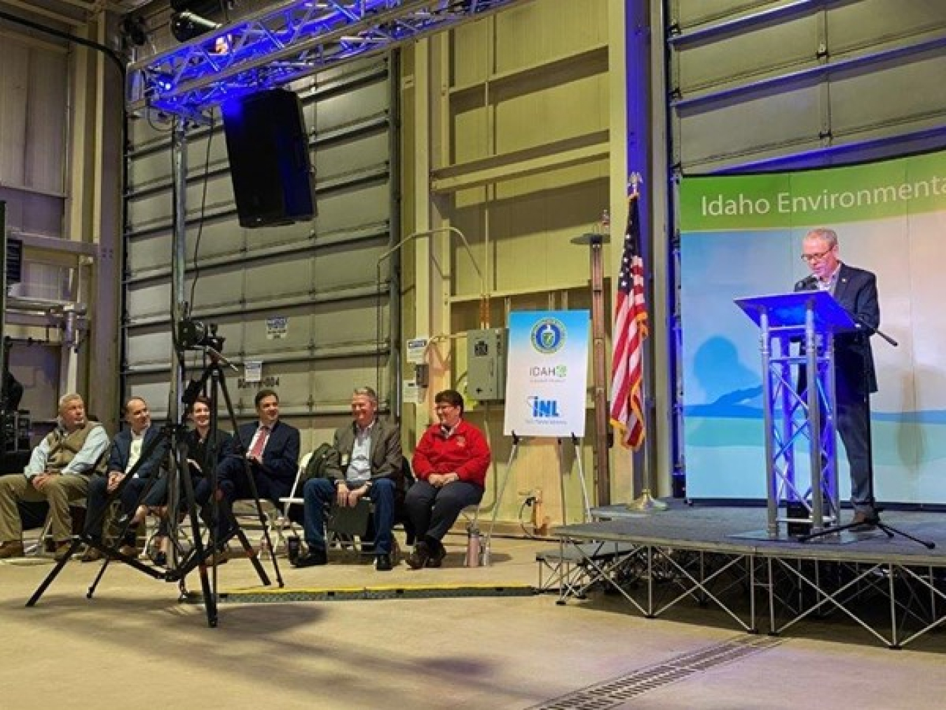 EM Senior Advisor William “Ike” White addresses an audience of about 500 attendees at the Idaho Nuclear Technology and Engineering Center at the Idaho National Laboratory Site