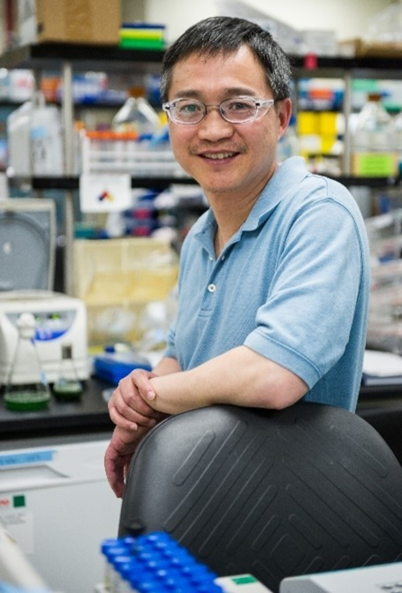 NREL molecular biologist Jianping Yu won an R&D 100 award in 2015 for his research on cyanobacteria engineered to turn sunlight and carbon dioxide into ethylene.