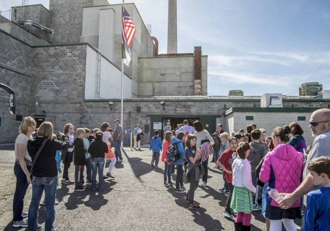 Students arrive at B Reactor at the Hanford Site in Washington state for a tour. DOE works with elementary, middle and high schools around the region to highlight B Reactor’s role in ushering in the atomic age, and the importance of STEM education.