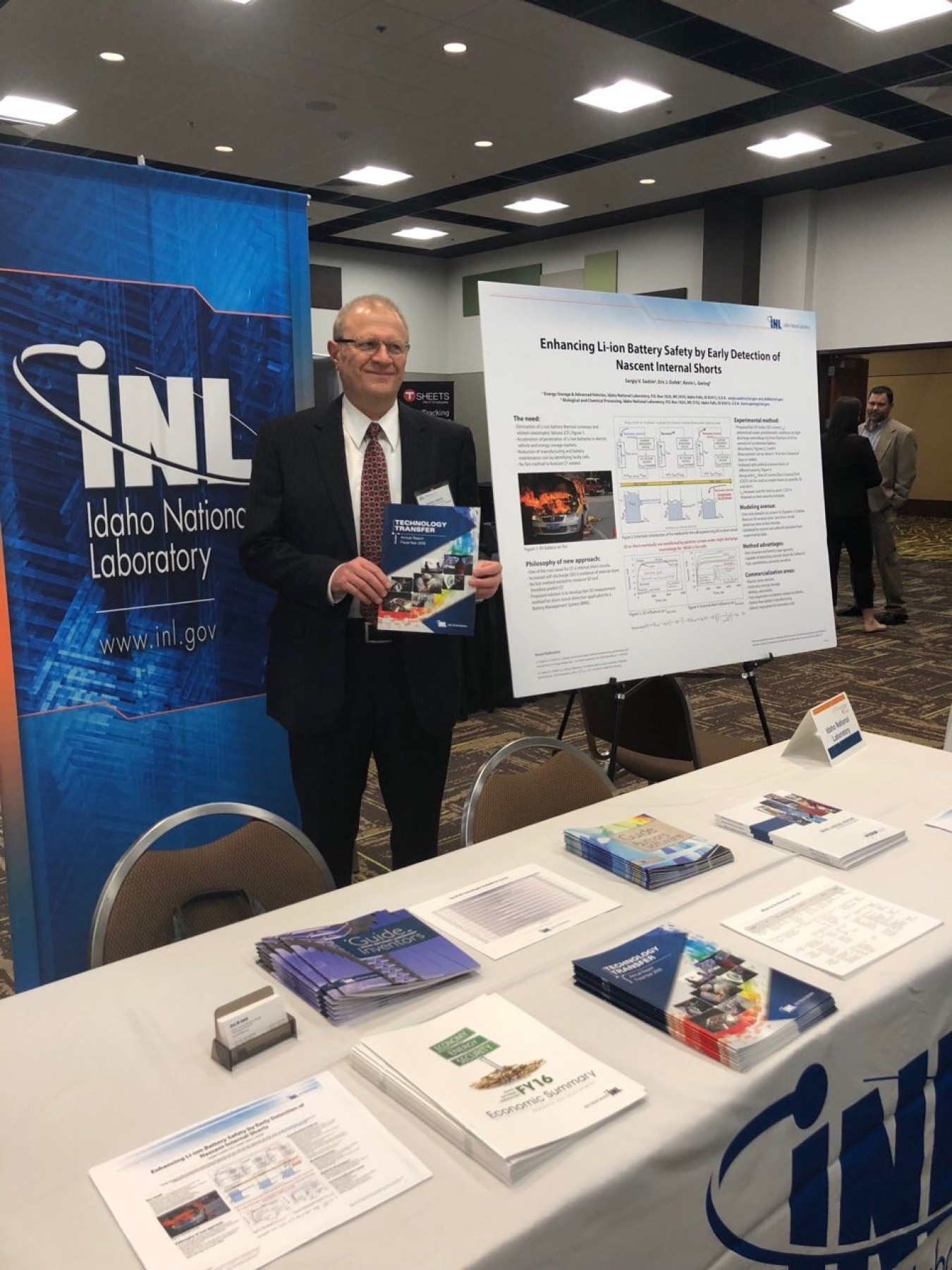 Sergiy presented the Battery Health Sentry technology at the 2017 Idaho Innovation Awards in Boise, Idaho.