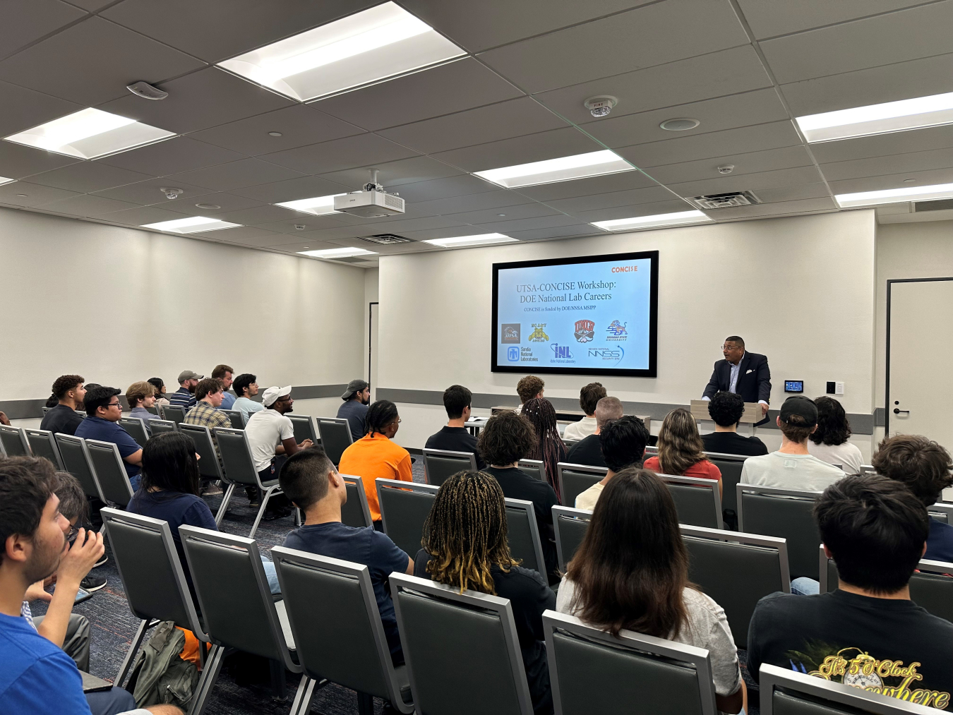 Frank Rose speaking to students at UTSA