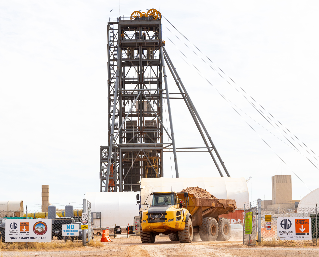 Utility shaft structure with load truck