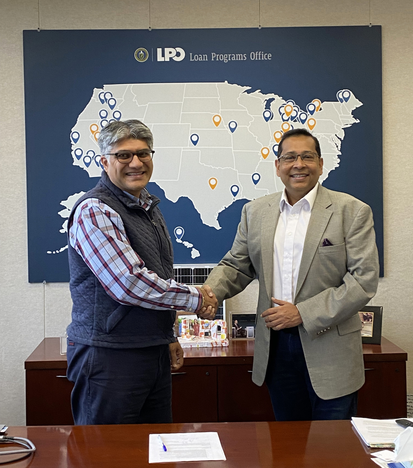 Photo of LPO Director and EPRI President and CEO Arshad Mansoor signing an MOU