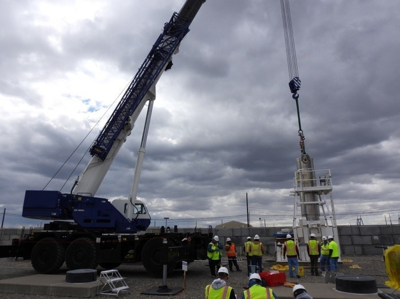 EM crews place a transfer cask over a first-generation vault for a Peach Bottom Atomic Power Station spent nuclear fuel basket 