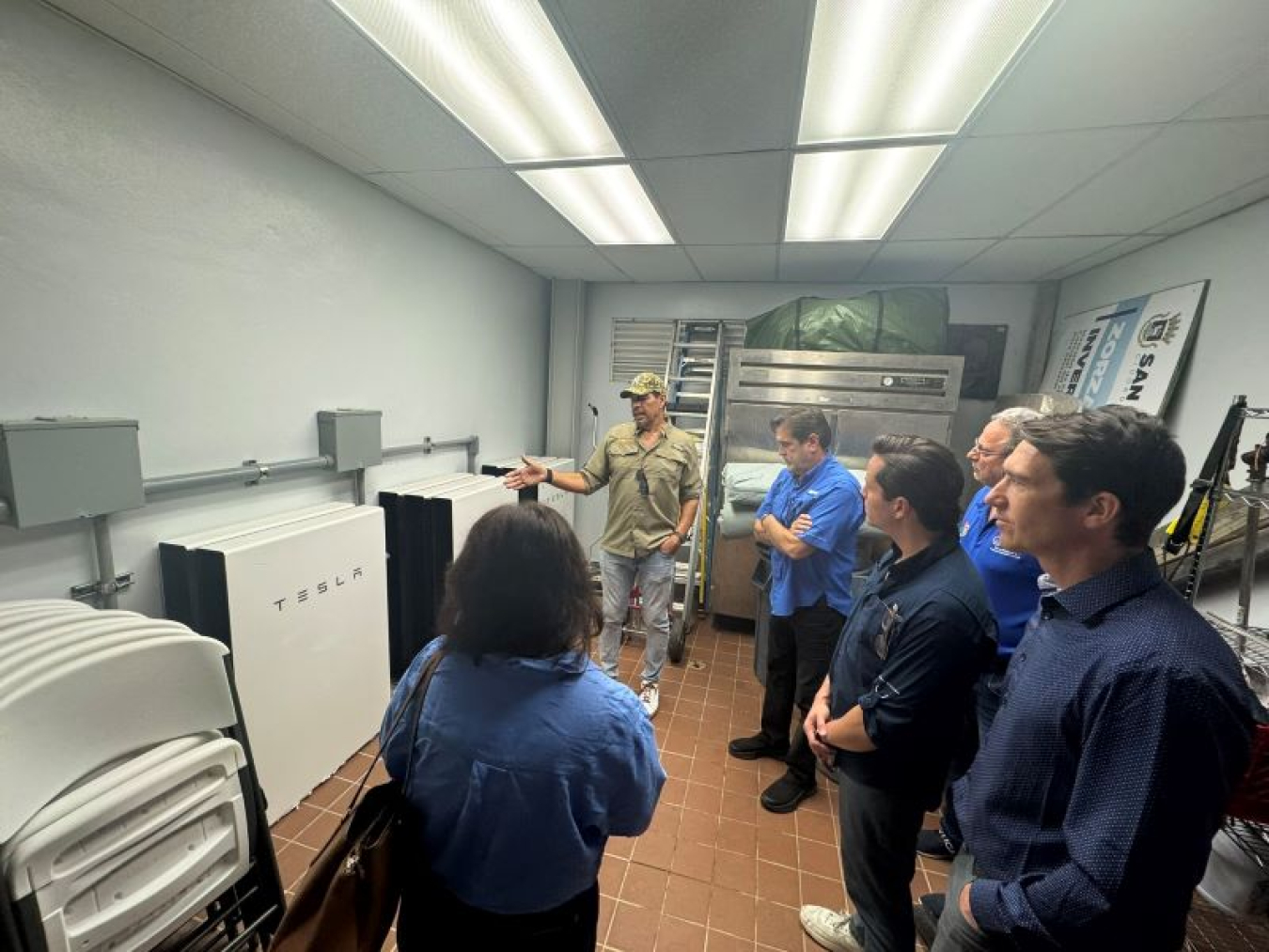 DOE's Puerto Rico Grid Recovery and Modernization Team visits the Concilio de Salud Integral de Loíza solar and battery storage facility.