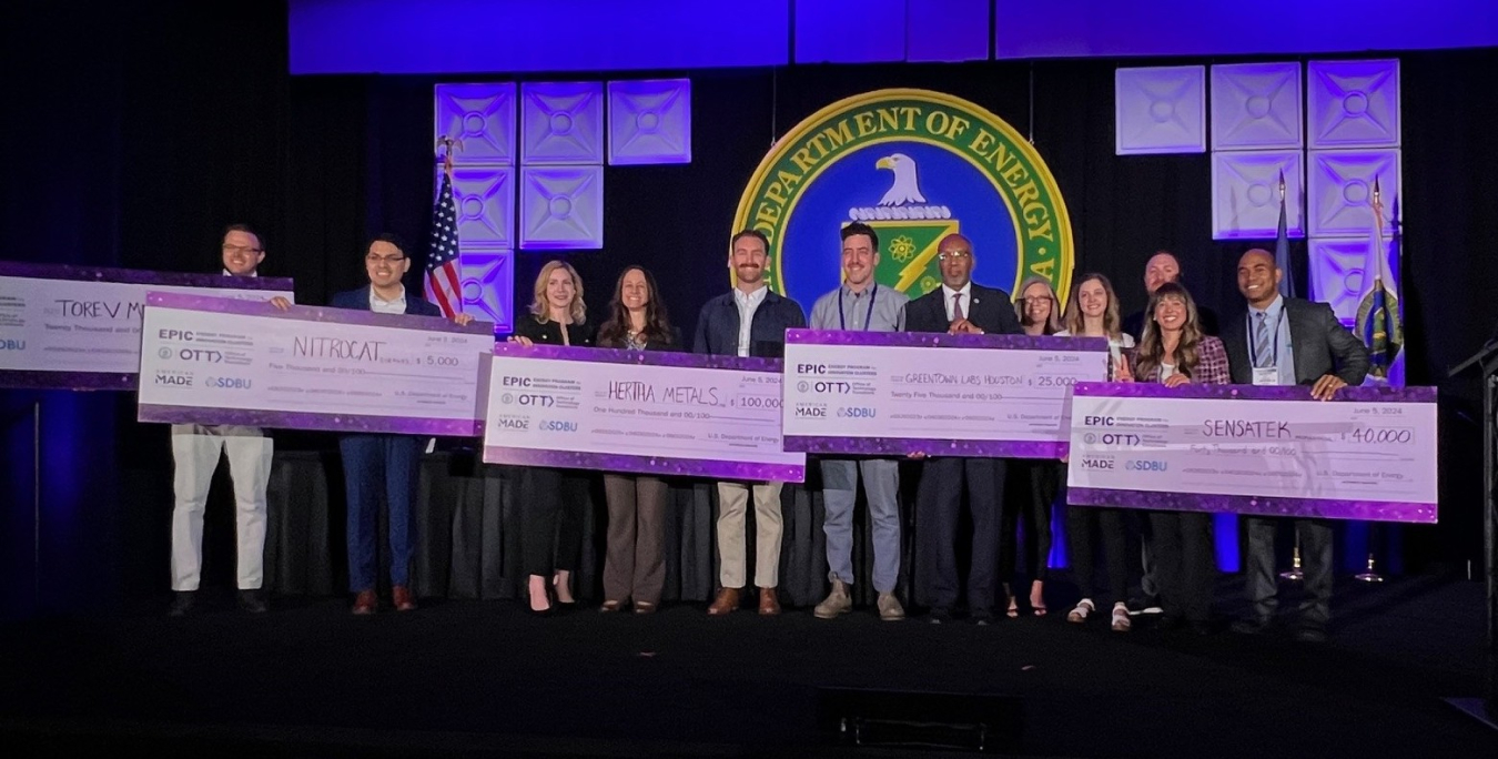 EPIC Pitch Competition startups on stage at the U.S. Department of Energy’s Small Business Forum & Expo in Minneapolis, Minnesota. Photo by Darren Lurie 