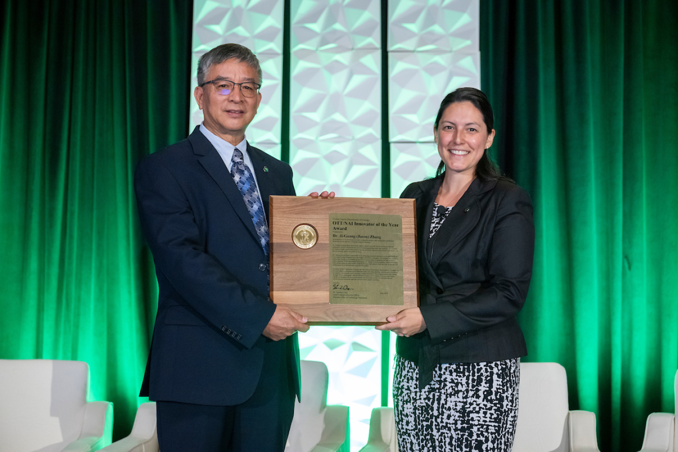 Zhang receives Award from OTT team member.