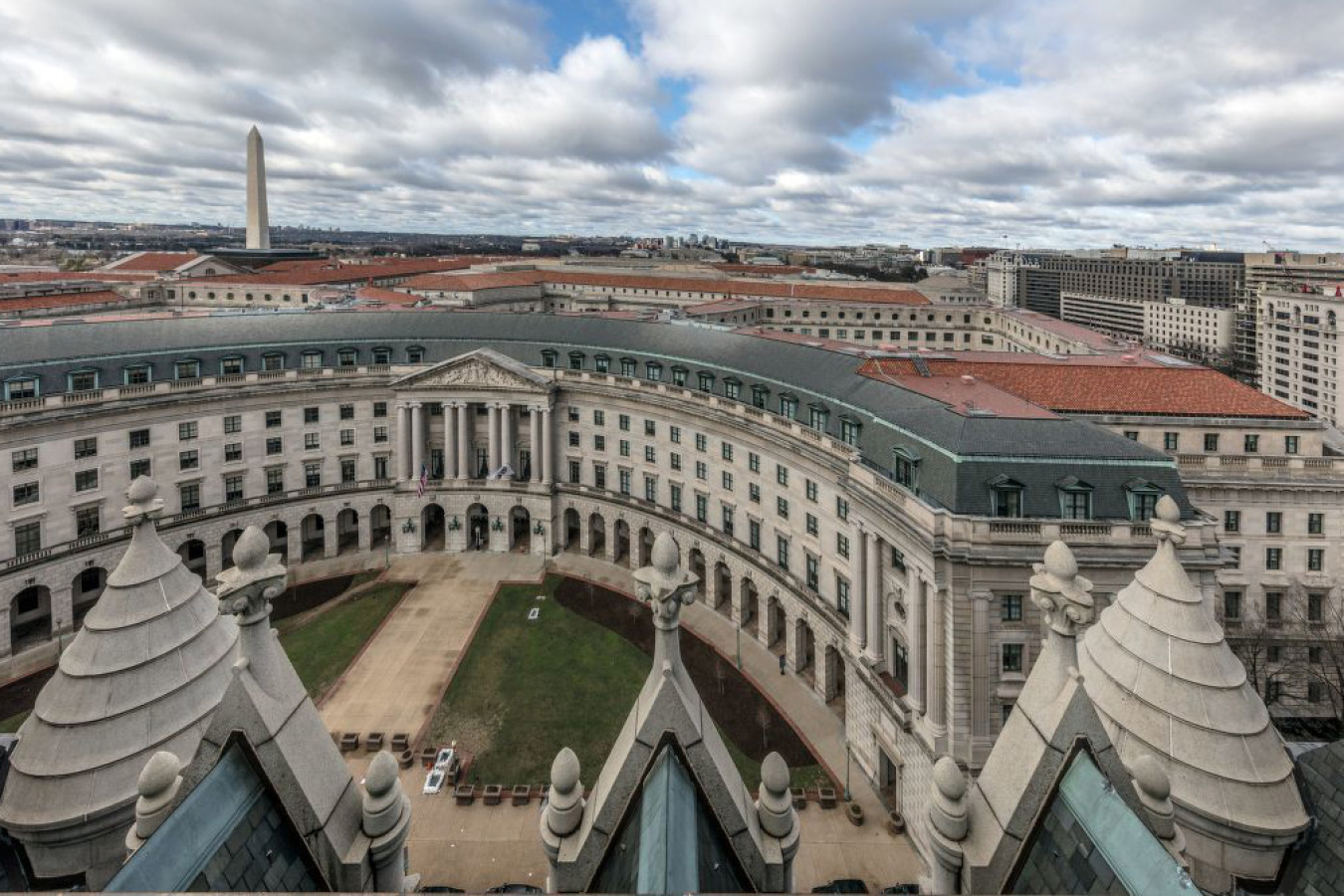 Aerial photo of the William Jefferson Clinton Federal Building.