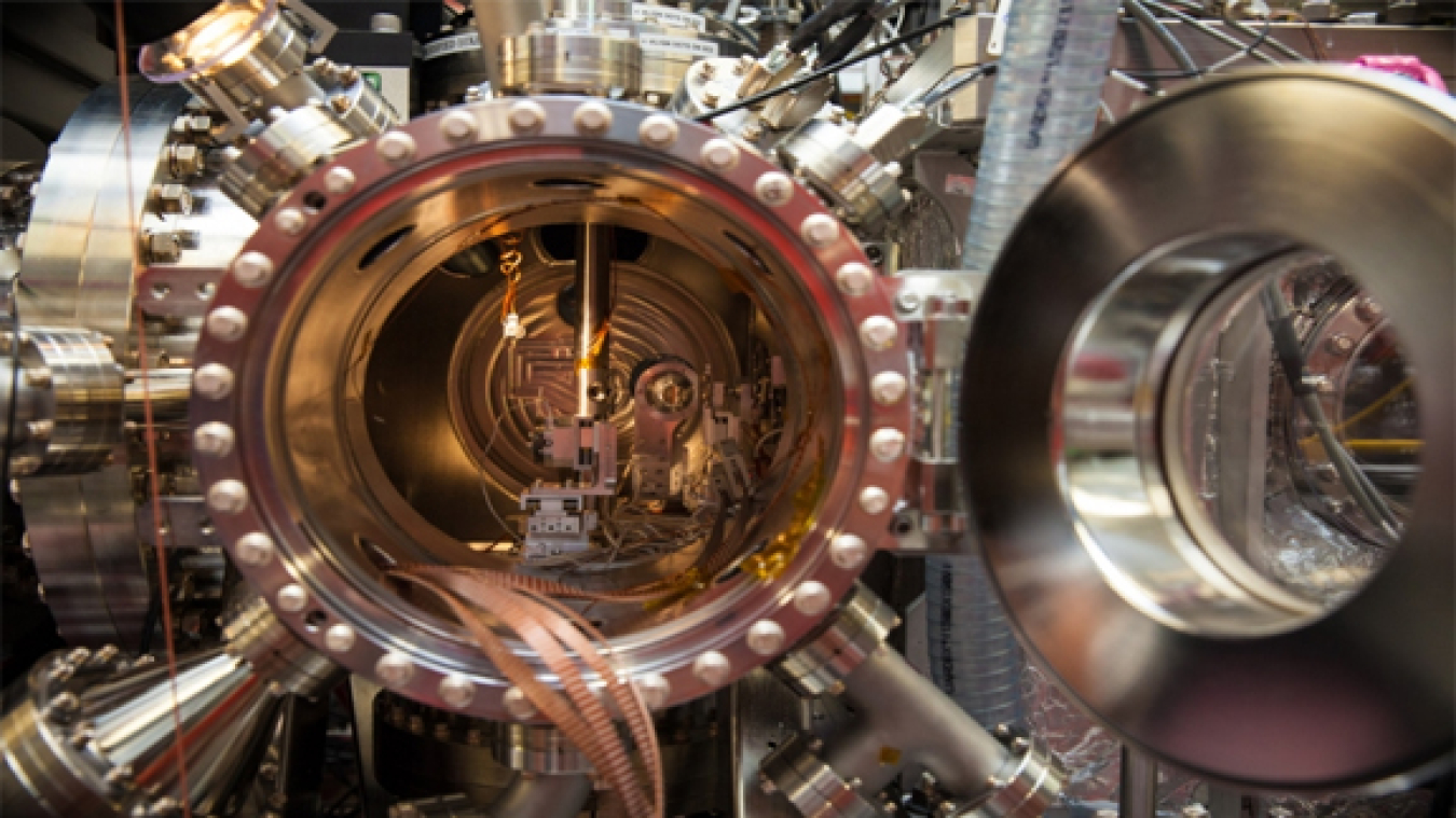 In crystallography experiments at the Coherent X-ray Imaging experimental station at LCLS, a liquid jet delivers nanoscale crystals into this chamber, where X-ray laser pulses strike them.