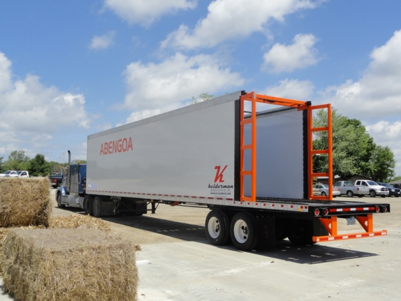 Abengoa%20self-loading%20trailer_0.jpg