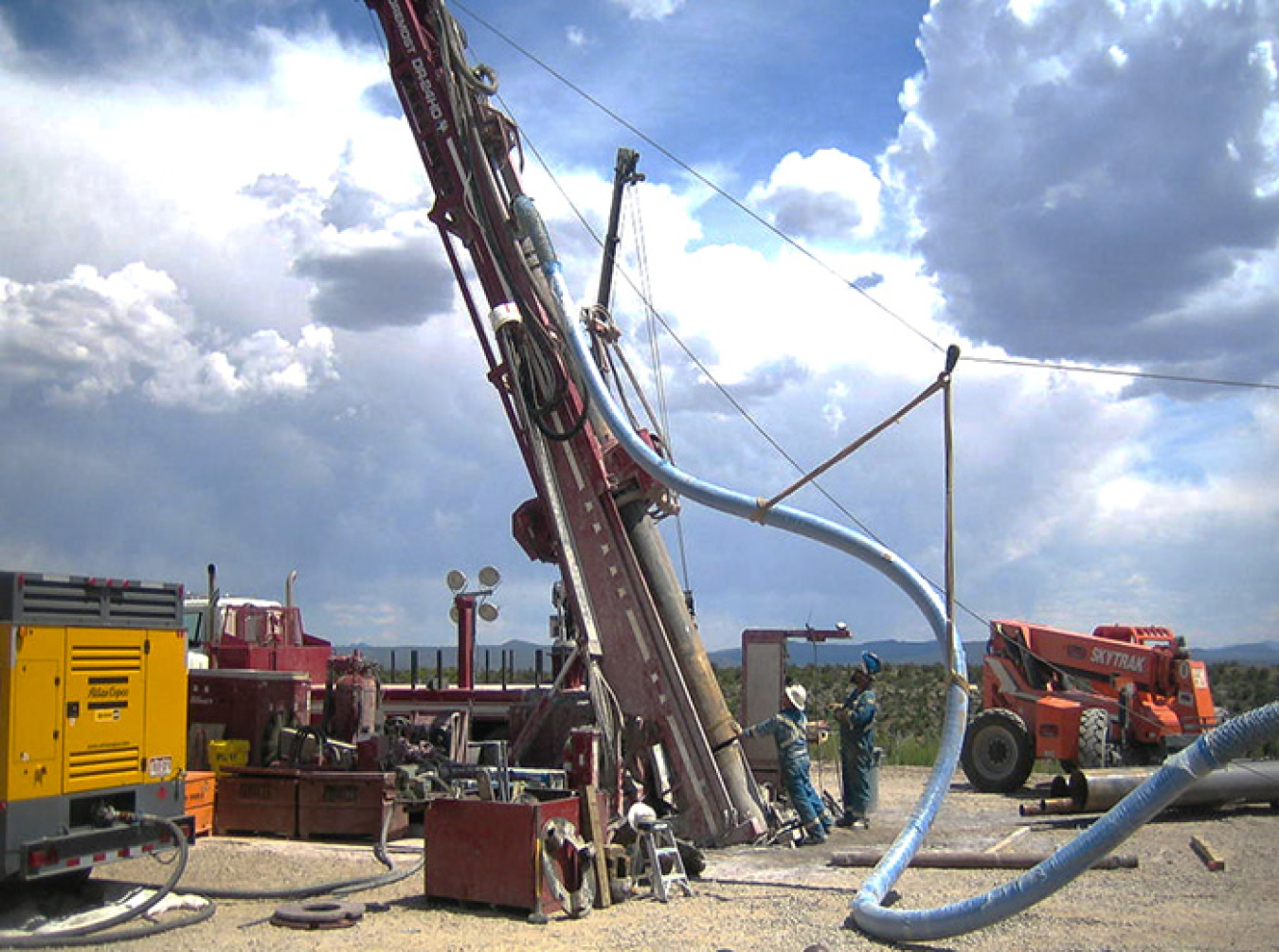 Dual-rotary drilling rig at the CrIN-4 site_700 pixels.jpg